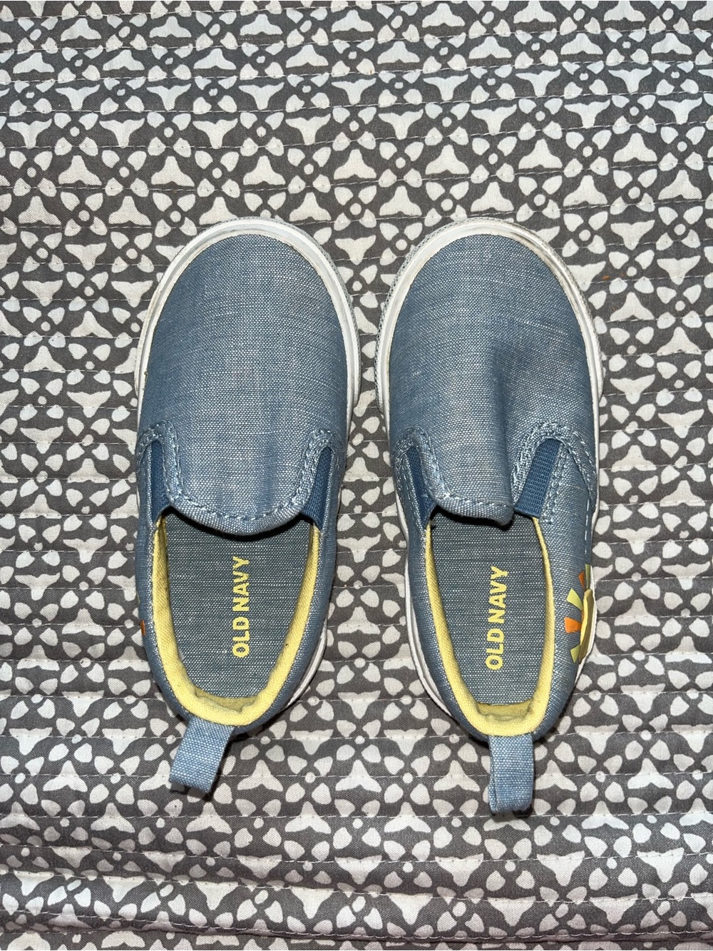 Old Navy Toddler Shoes - Size 6